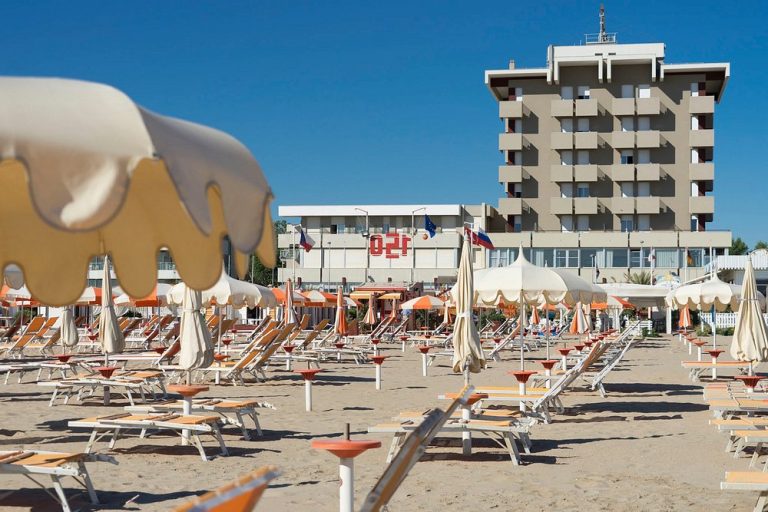 Modern Beachfront Hotel Modern Beachfront Hotel