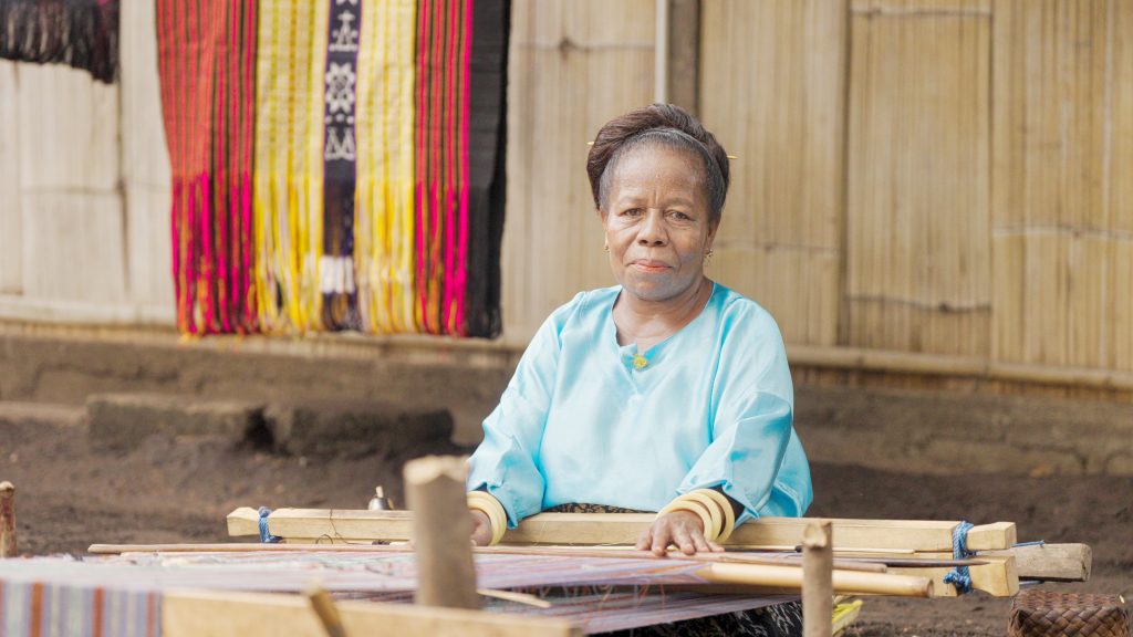 Day Nine: The Art of Flores Weaving Day Nine: The Art of Flores Weaving