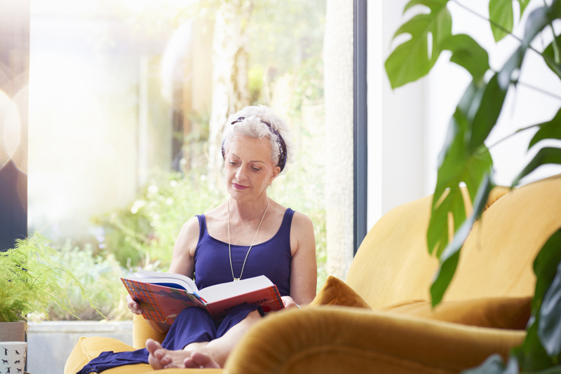 Norwegian lady reading a crime novel at Easter