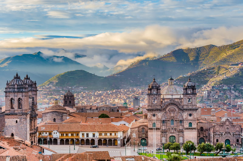 Cusco agaisnt a backdrop of mountains