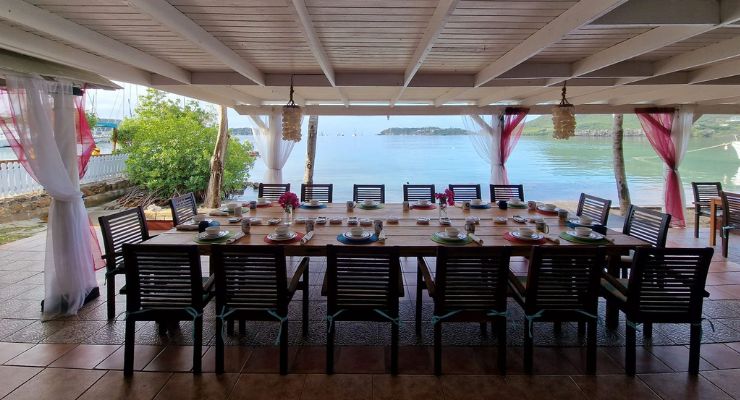 Welcome to the beachfront Catamaran Hotel